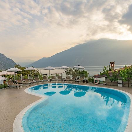 Garda Suite Hotel (Adults Only) Лимоне сул Гарда Екстериор снимка