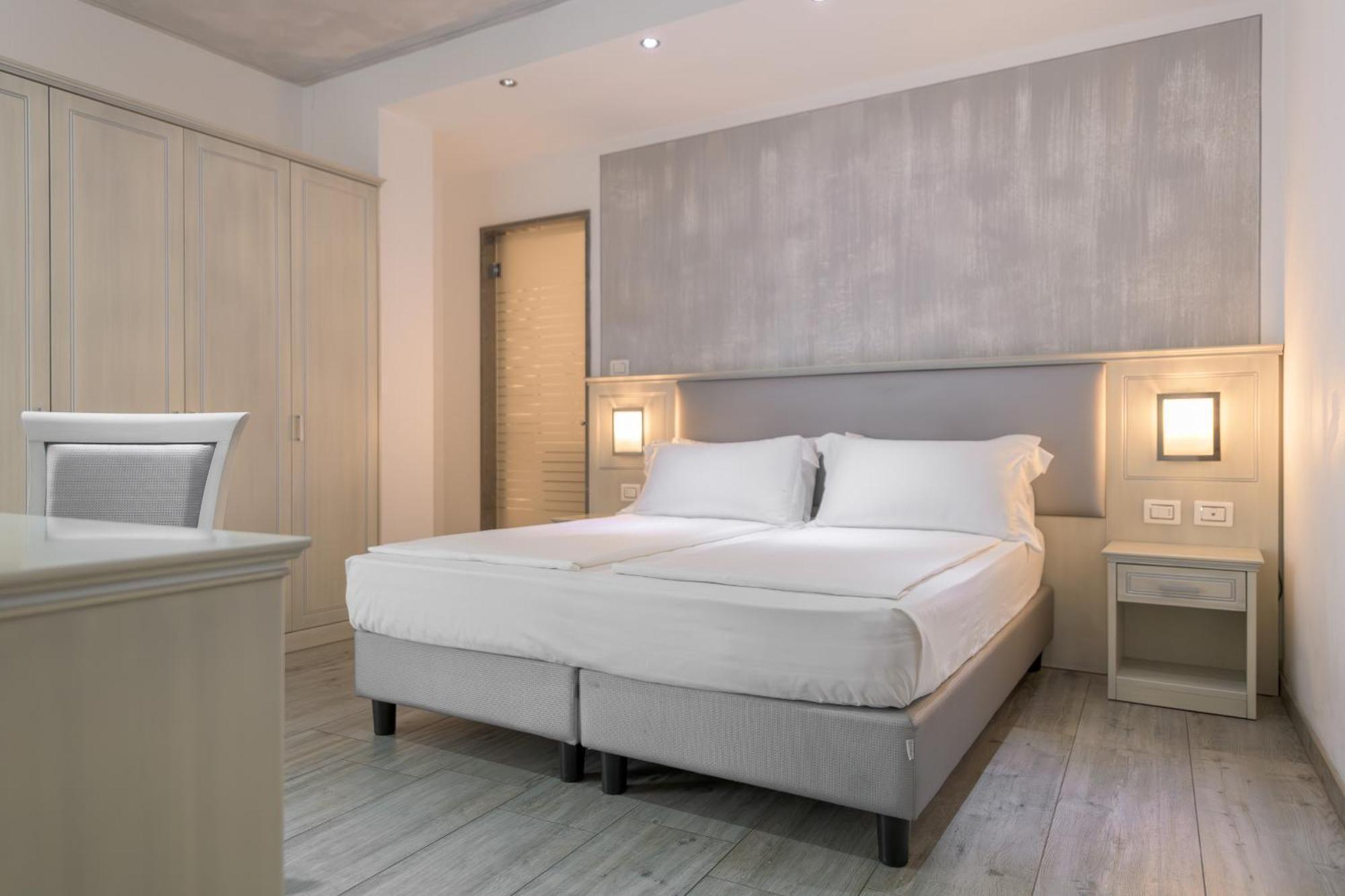 Garda Suite Hotel (Adults Only) Лимоне сул Гарда Стая снимка