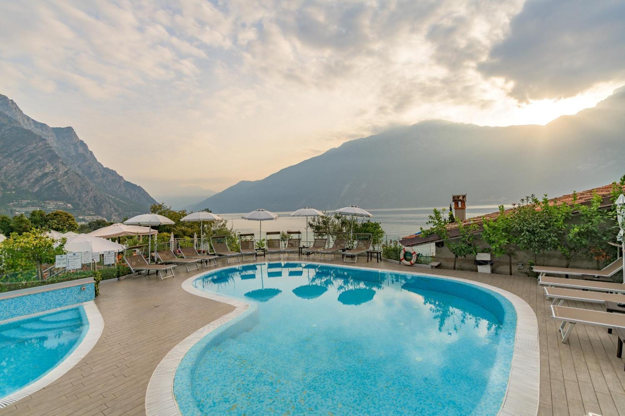 Garda Suite Hotel (Adults Only) Лимоне сул Гарда Екстериор снимка