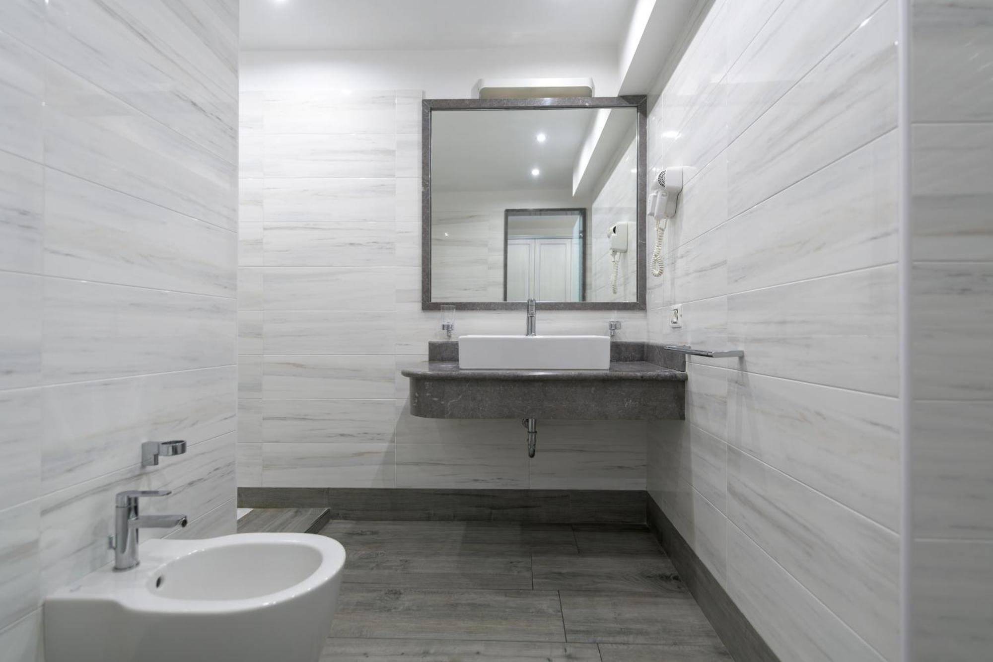 Garda Suite Hotel (Adults Only) Лимоне сул Гарда Стая снимка
