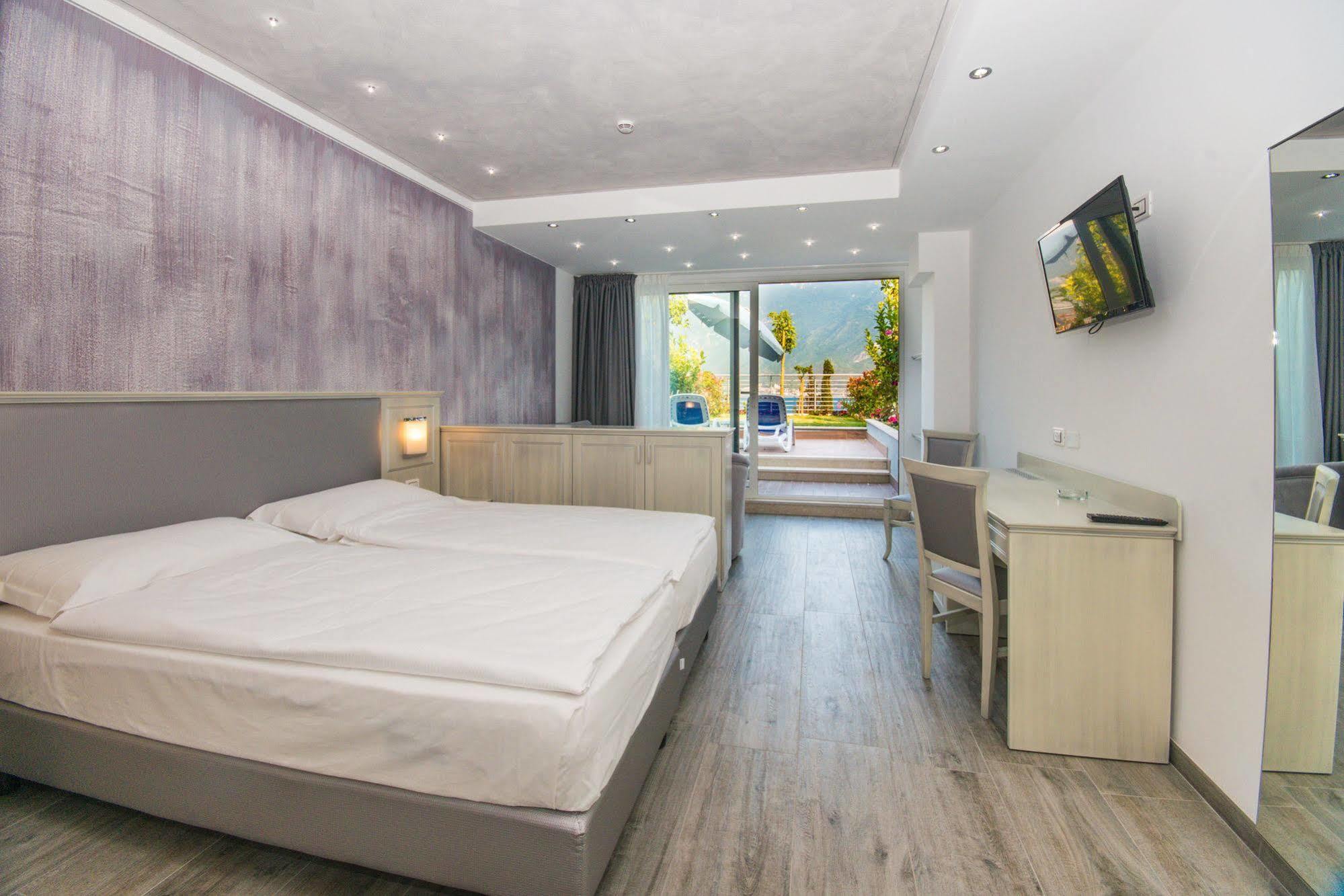 Garda Suite Hotel (Adults Only) Лимоне сул Гарда Екстериор снимка